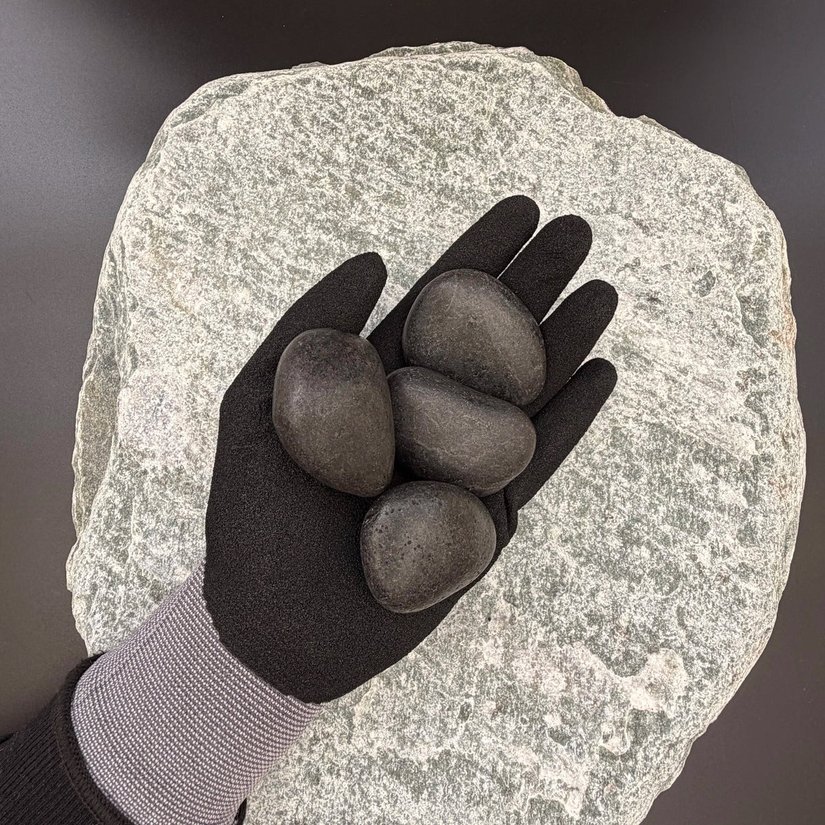 Black Polished Pebbles 30-50mm – Decorative Garden Stones