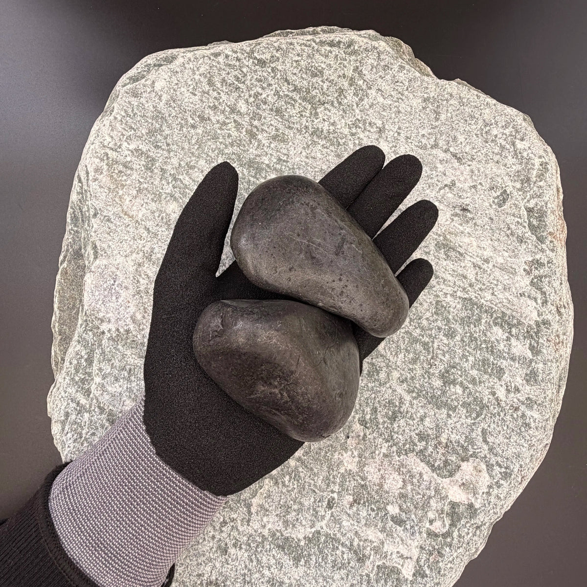 Black Polished Pebbles 50-80mm – Decorative Garden Stones