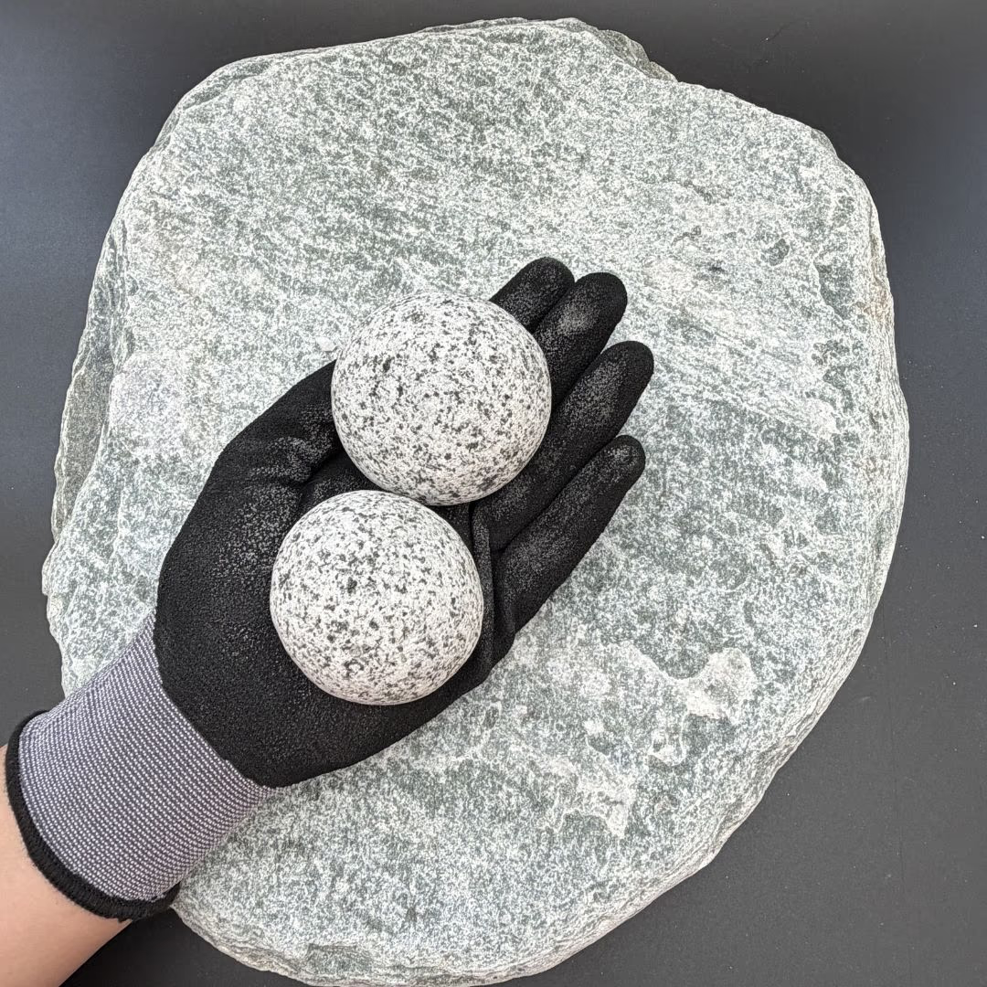 Silver Granite Balls 30-50mm – Premium Decorative Stones